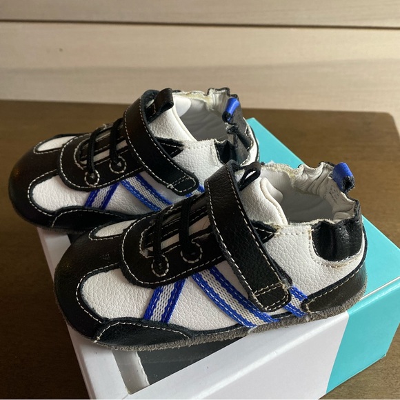 Robeez Baby Walker Shoes - Black and White - Picture 3 of 7